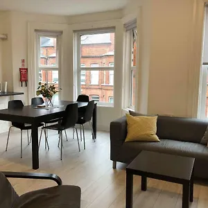 Apartment Wellesley Avenue
